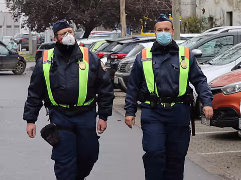 SZABAD HELY MÉG CSAK AKADT, TÜRELEM MÁR SOKKAL KEVESEBB